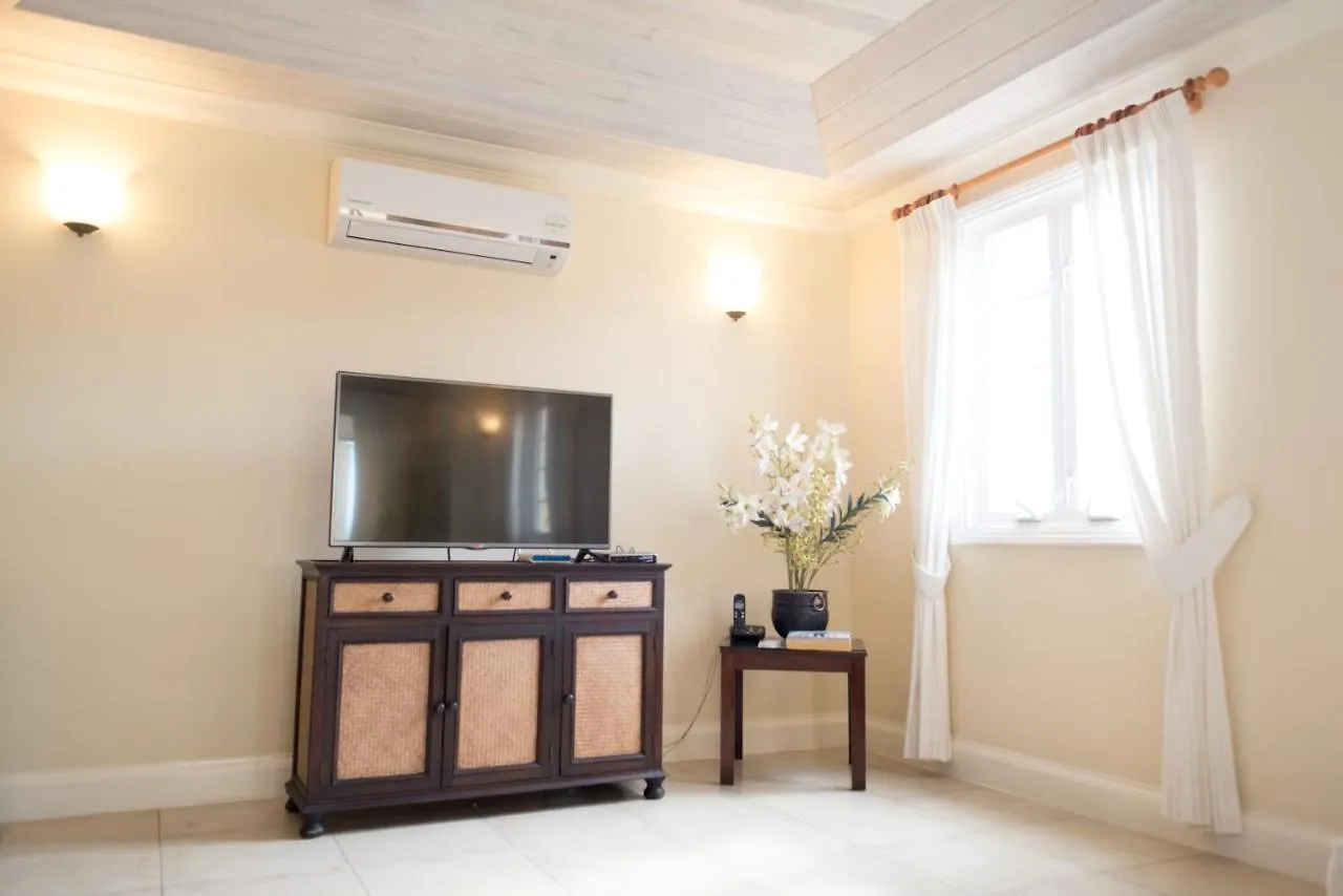 Ξενοδοχείο με διαμερίσματα White Sands Beach Condos Κράιστ Τσερτς