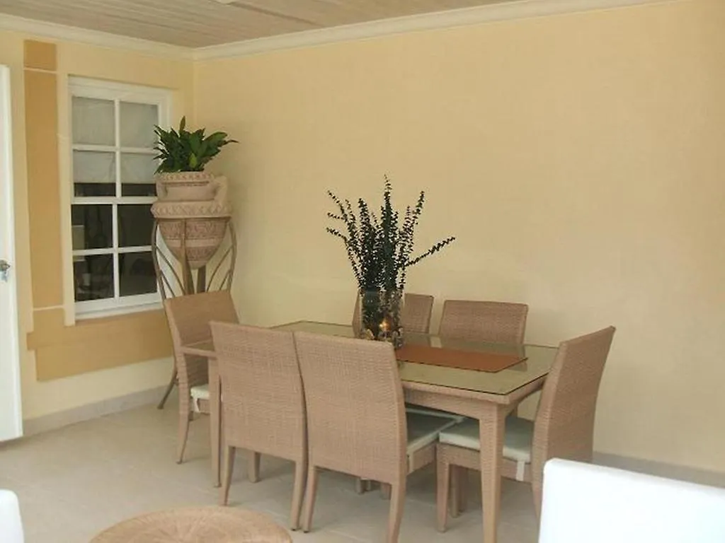 White Sands Beach Condos Christ Church 4*,